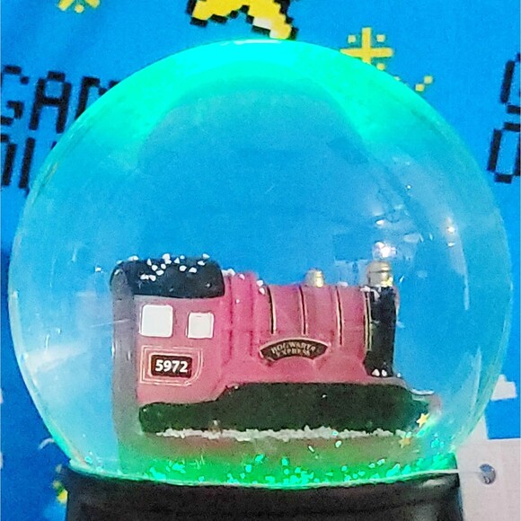 Harry Potter Hogwart's Express 5927 Light up LED RGB Collectible Snow Globe NWT - Picture 2 of 10